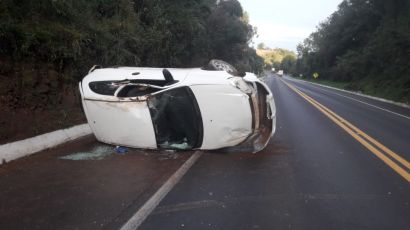 Motorista fica gravemente ferido em capotamento na BR-282