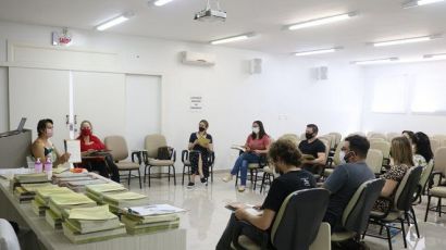 Agentes culturais participam de oficina sobre museus na Amai