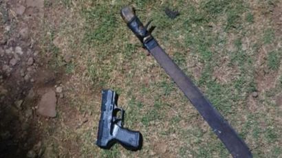 Homens são detidos portanto simulacro de arma de fogo