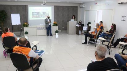 Policiais, bombeiros e agentes da DCSC participam de capacitação para atuar em casos de desastre