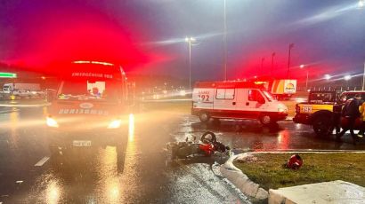 Motociclista fica ferido em colisão entre carro e moto em Ponte Serrada