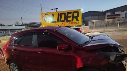 Colisão entre dois veículos deixa uma pessoa ferida