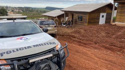Famílias são retiradas de conjunto habitacional de Abelardo Luz em reintegração de posse