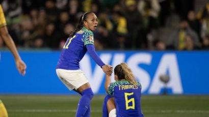 Brasil empata com a Jamaica e é eliminado da Copa do Mundo
