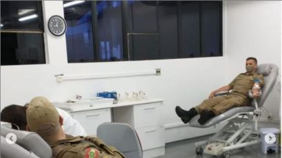 Policiais Militares de Xanxerê doam sangue durante campanha de ações solidária