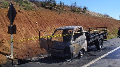 Veículo pega fogo na BR-282, em Ponte Serrada