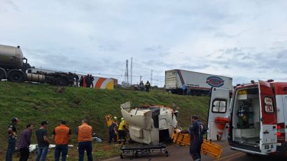 Cabine se desprende e despenca de barranco após colisão entre caminhões em Xanxerê