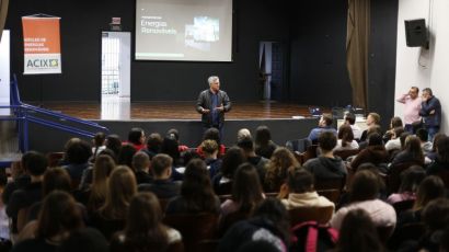 Núcleo de Energias Renováveis realiza ação com alunos do Colégio Costa e Silva