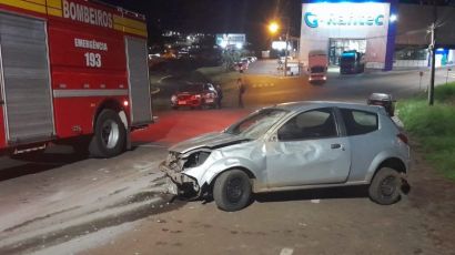 Motorista fica ferido após colidir contra poste em Xaxim