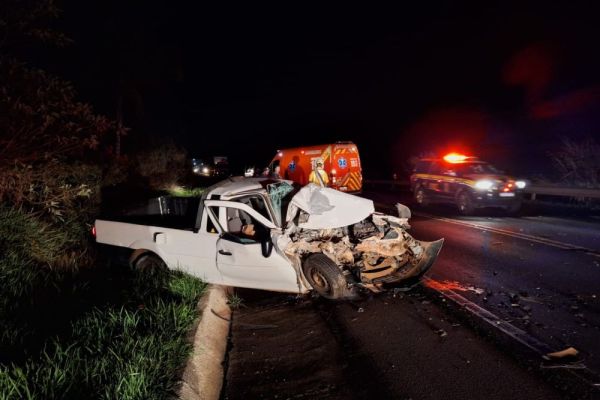 Colisão traseira entre carretas deixa uma pessoa ferida em Campina