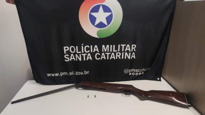 Homem é morto após não se entregar e apontar arma para a polícia, segundo PM