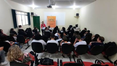 Agosto Laranja é tema de orientação para alunos de São Domingos