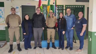 Quarta escola de Xanxerê recebe policial da reserva remunerada