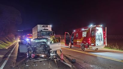 Motorista de carro morre em colisão contra caminhão na BR-282 em Xaxim
