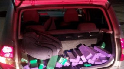 PRF apreende 150kg de maconha ao abordar carro que transitava na contramão em Xanxerê