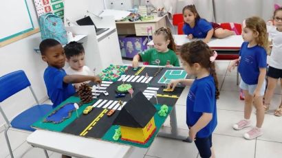 Educação Infantil realiza atividades lúdicas com alunos na Semana no Trânsito