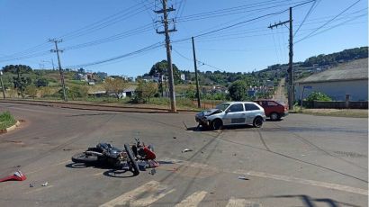 Colisão entre carro e moto deixa uma pessoa ferida em Xanxerê 