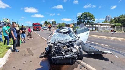 Colisão entre carro e caminhão é registrada na BR-282 em Xanxerê