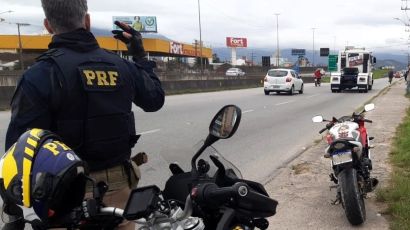 PRF registra aumento de acidentes e mortes nas rodovias de SC durante o feriado 