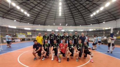 Xanxerê conquista tricampeonato de voleibol