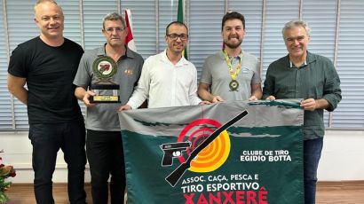 Prefeito de Xanxerê recebe atletas da Associação de Tiro Esportivo de Xanxerê