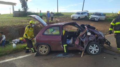 Vítima fica presa às ferragens em acidente na SC-480 em Xanxerê