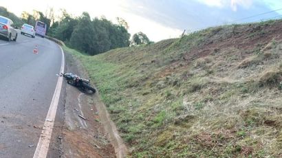 Motociclista fica ferido em saída de pista na BR-282 em Faxinal dos Guedes