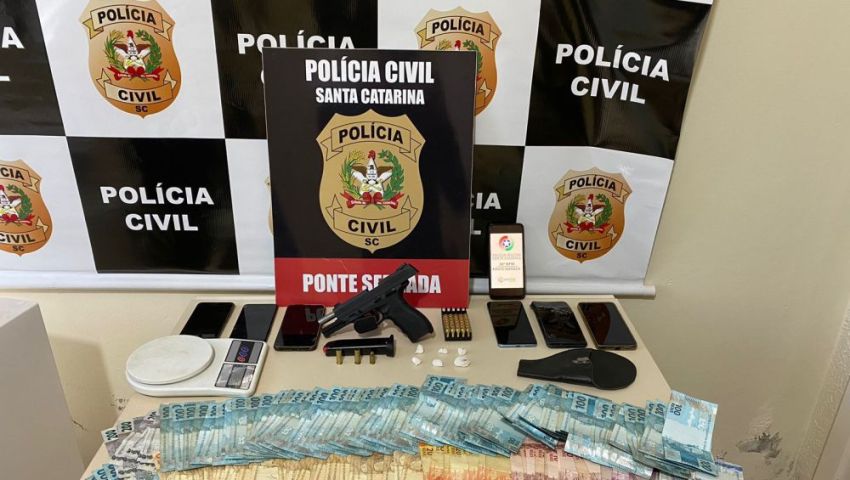 Operação Co-Irmãs prende três suspeitos e apreende armas, drogas e dinheiro em Ponte Serrad