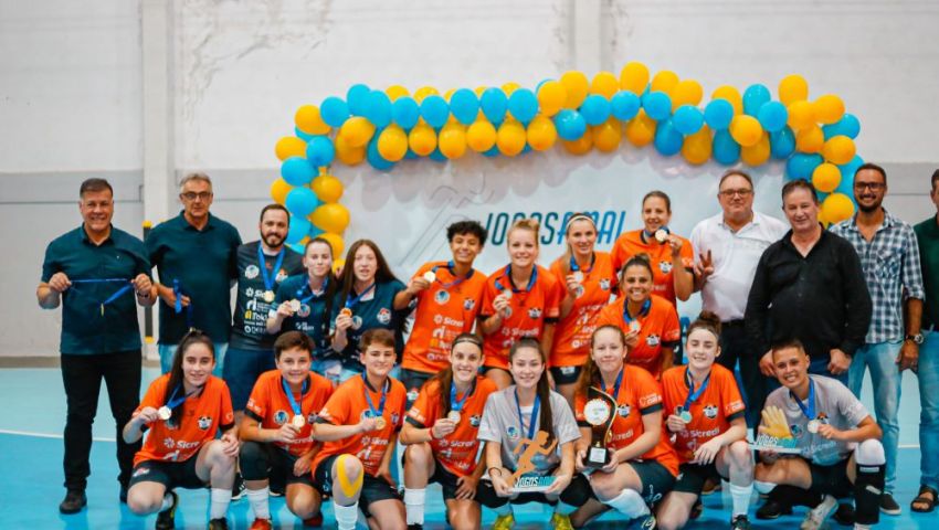 Faxinal dos Guedes é bicampeã do futsal feminino pelos Jogos da Amai