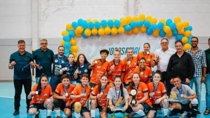 Faxinal dos Guedes é bicampeã do futsal feminino pelos Jogos da Amai