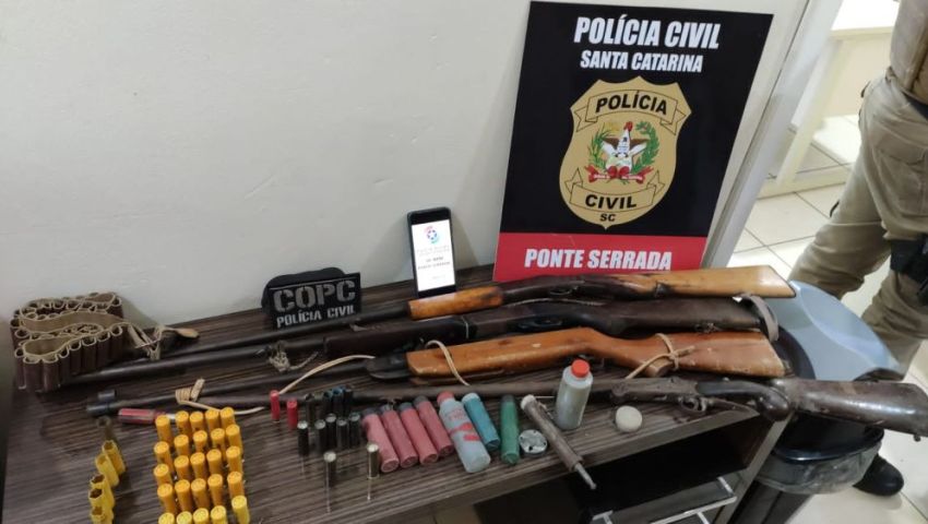 Polícia Civil e Polícia Militar de Ponte Serrada prendem suspeito de posse irregular de arma