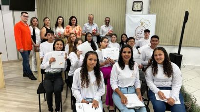 Programa Pão da Vida: 14 jovens concluem curso de panificação