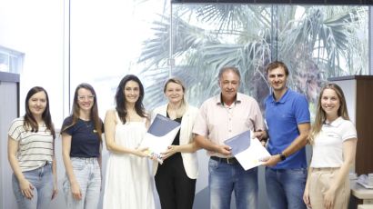 Equipe da Amai entrega projeto de adequação de Unidade de Saúde de Marema