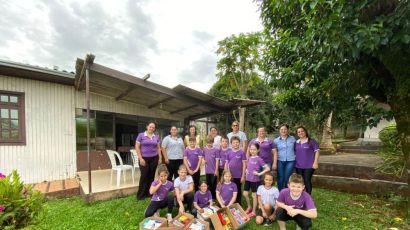 Casa da Acolhida recebe visita e donativos da Escola Intelectus