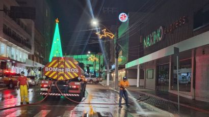   Equipes trabalham na limpeza das ruas que foram alagadas em Xanxerê