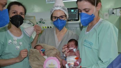 Gêmeas internadas na UTI Neonatal do HRSP completam primeiro mesversário