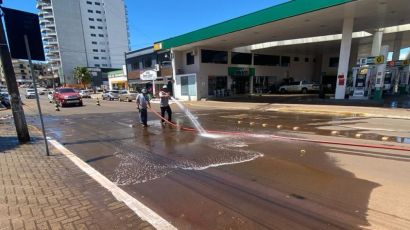 Equipes da Prefeitura de Xanxerê continuam trabalhando na limpeza das ruas