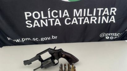 Duas pessoas são presas e arma de fogo é apreendida pela PM em Xaxim