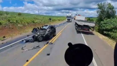 Acidente entre carro e carreta deixa vítimas fatais na BR-282, em Ponte Serrada