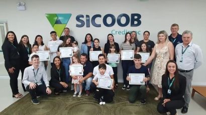 Sicoob Credimoc realiza homenagens e evento de lançamento da associação digital