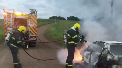 Incêndio em veículo no interior de Xanxerê mobiliza bombeiros 
