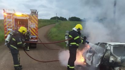 Incêndio em veículo no interior de Xanxerê mobiliza bombeiros 