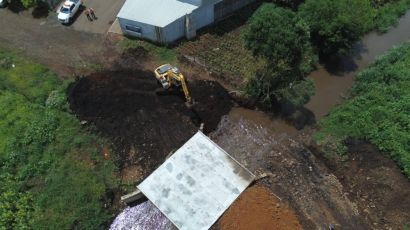 Instalação do kit de transposição da ponte na Renato Marcante em fase final