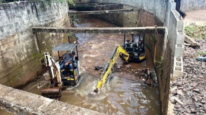 Administração Municipal inicia limpeza do canal do Rio Xanxerê