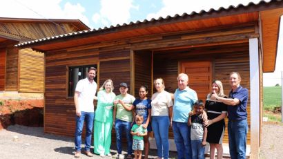 Abelardo Luz realiza entrega de casas populares para famílias carentes