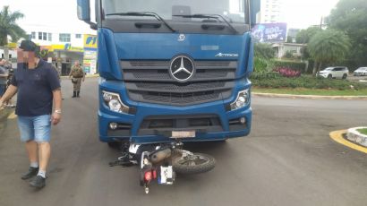 Acidente entre carreta e motocicleta deixa uma pessoa ferida em Xanxerê
